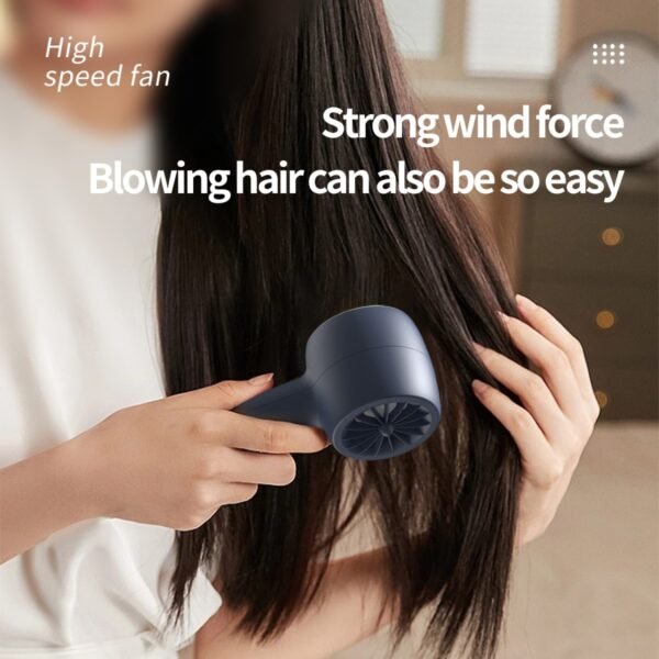 Handheld turbo fan in white with 5-speed design - strong